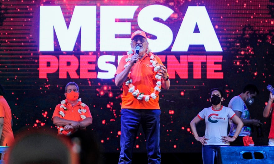 The presidential candidate Carlos Mesa delivers a speech during the closing rally of his campaign in the lowland city of Santa Cruz on Tuesday.