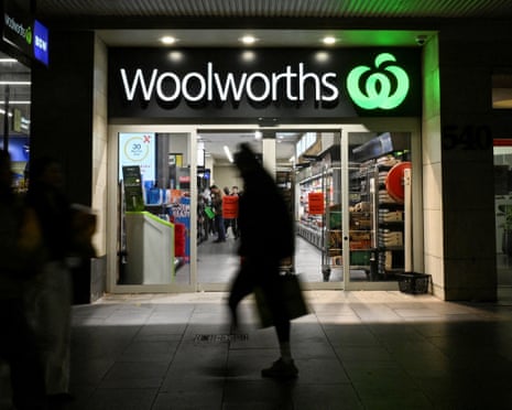 Woolworths süpermarketi vitrin ve tabela