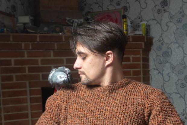 Stanislavas Huzhiavichus with a bird