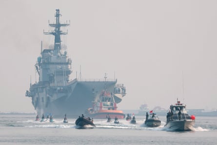 Aircraft carrier escorted by IndonesiaâÂÂs navy
