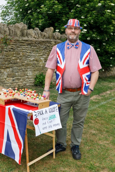 Rev Si Dunn wearing his union jack bowler hat, standing next to a table draped with a union jack flag.