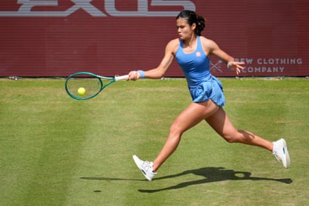 Emma Raducanu returns the ball