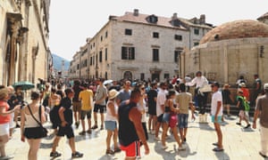 Gente en el centro de Dubrovnik