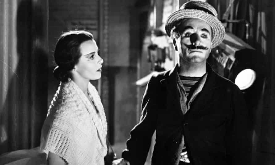 Claire Bloom et Charlie Chaplin sous les feux de la rampe
