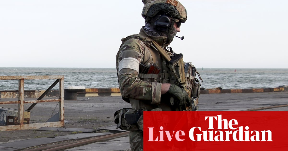 Guerra Russia-Ucraina: Russia claims capture of strategic town as fighting rages in east; Johnson and Zelenskiy hold talks – live