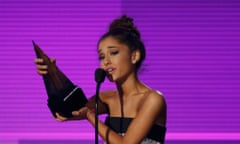 Ariana Grande accepts the award for favorite pop/rock female artist during the 2015 American Music Awards in Los Angeles, California November 22, 2015. REUTERS/Mario Anzuoni