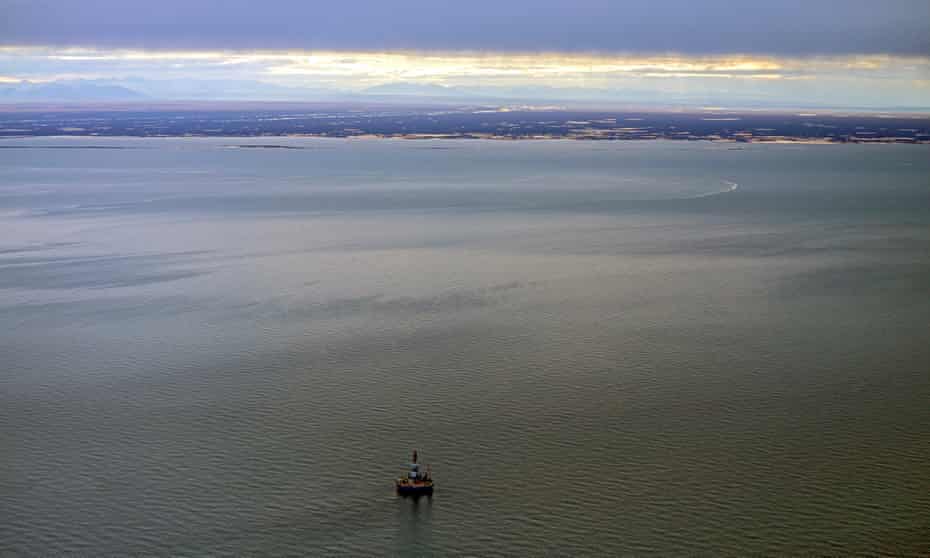 Shell Arctic rig off the Alaskan coast