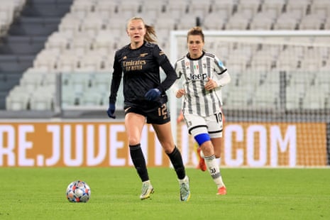 Frida Maanum looks to play a pass.