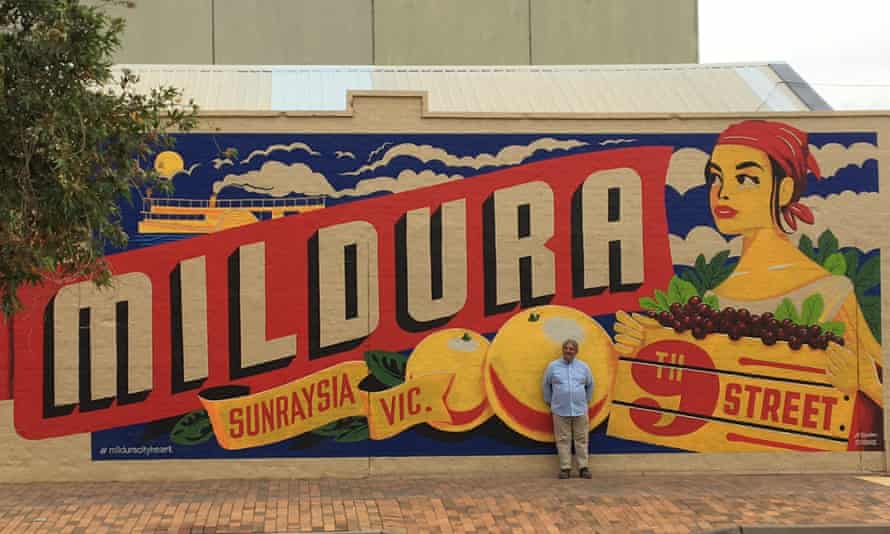 Stefano de Pieri stands in front of a Mildura sign
