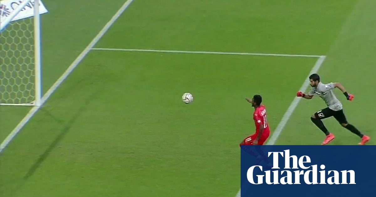 Qatari goalkeepers howler leads to goal after just 10 seconds – video