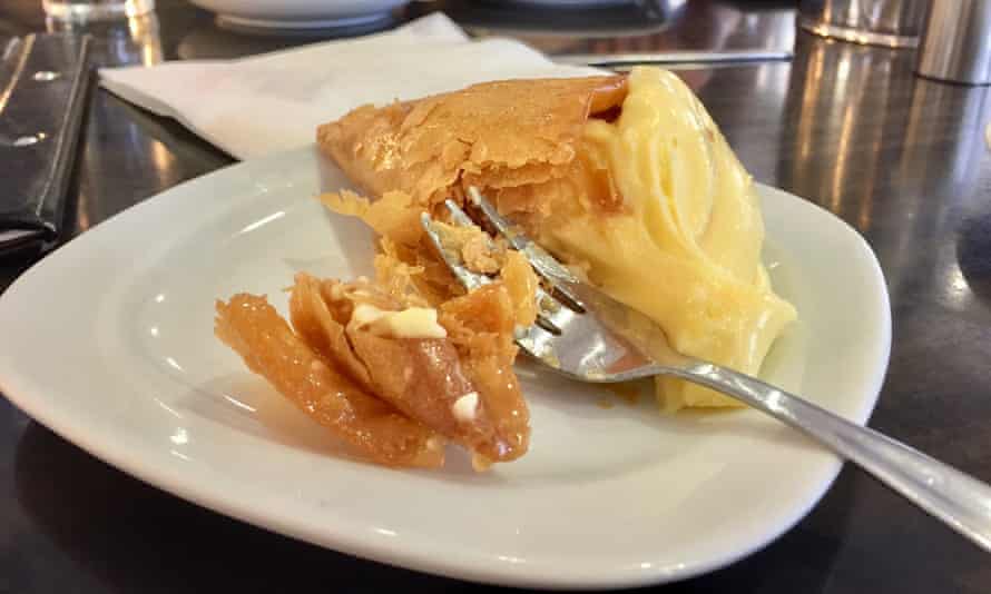 A trigono, Elise Morton