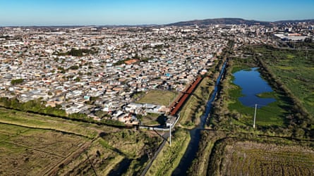 The Sarandi dyke, damaged in 2024 and partly rebuilt, in Porto Alegre, seen from the air
