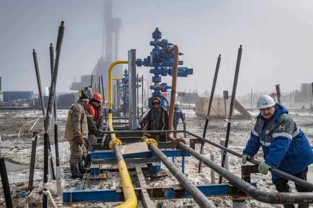 Workers at Bovanenkovo gas field working on a gas well