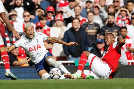 Gabriel fouls Richarlison to concede the penalty.