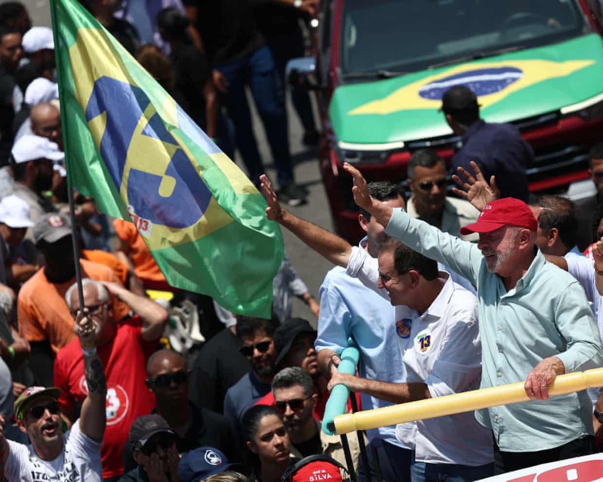 Lula attending a closing campaign rally in São Paulo on Saturday.