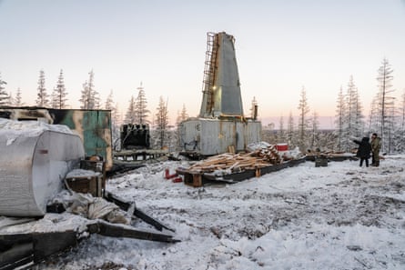 The diamond industry organized drilling and extraction in the forest near the rural town of Syuldyukar, attached to the town of Mirny