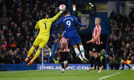 Brentford keeper David Raya is beaten to the ball by Pierre-Emerick Aubameyang whose header goes over the crossbar.