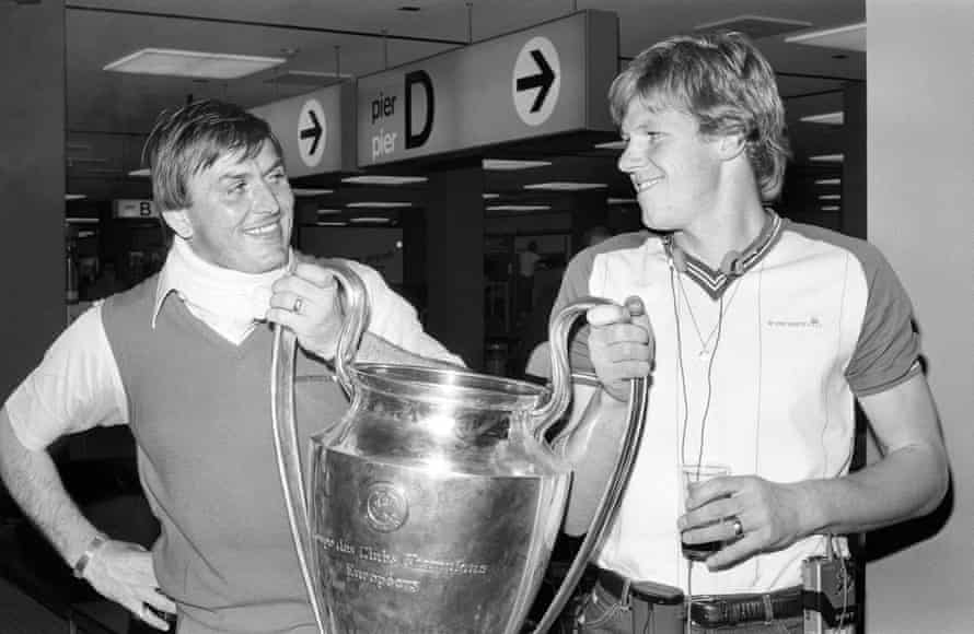 Nigel Spink, right, poses with Jimmy Miller after Aston Villa won the European Cup in 1992.