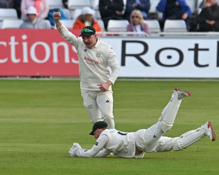 Nottinghamshire close on title against Warwickshire: county cricket final round – live