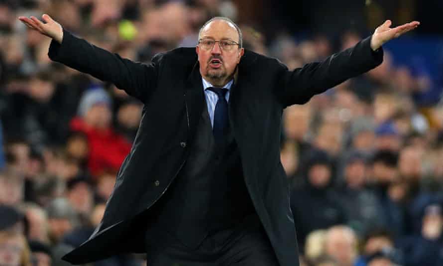 Everton’s last-gasp objective rouses Goodison from the depths of despair | Everton 2 Rafael Benítez gestures during the game.