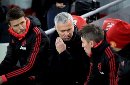 Carrick (left) alongside José Mourinho in the dugout in 2018