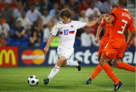 Andrey Arshavin scores Russia’s third goal against the Netherlands in the quarter-finals of Euro 2008.
