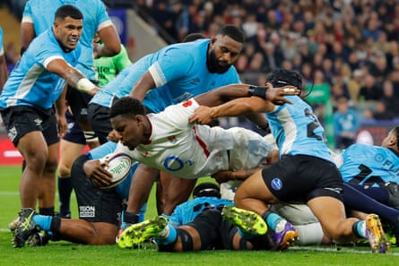 Maro Itoje scores England’s sixth try against Fiji.