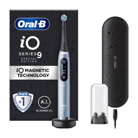 Oral-B iO9 toothbrush