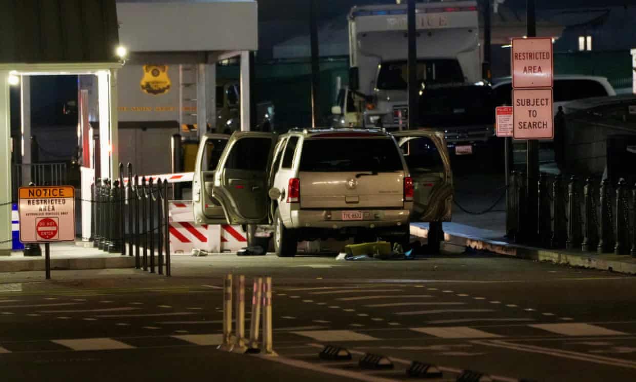 Secret Service investigating vehicle crash into gate of White House complex (theguardian.com)