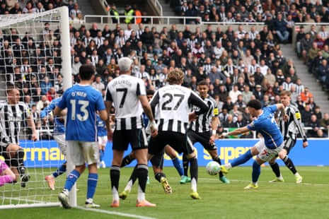 Chemsdine Talbi of Sunderland scores his team's first goal
