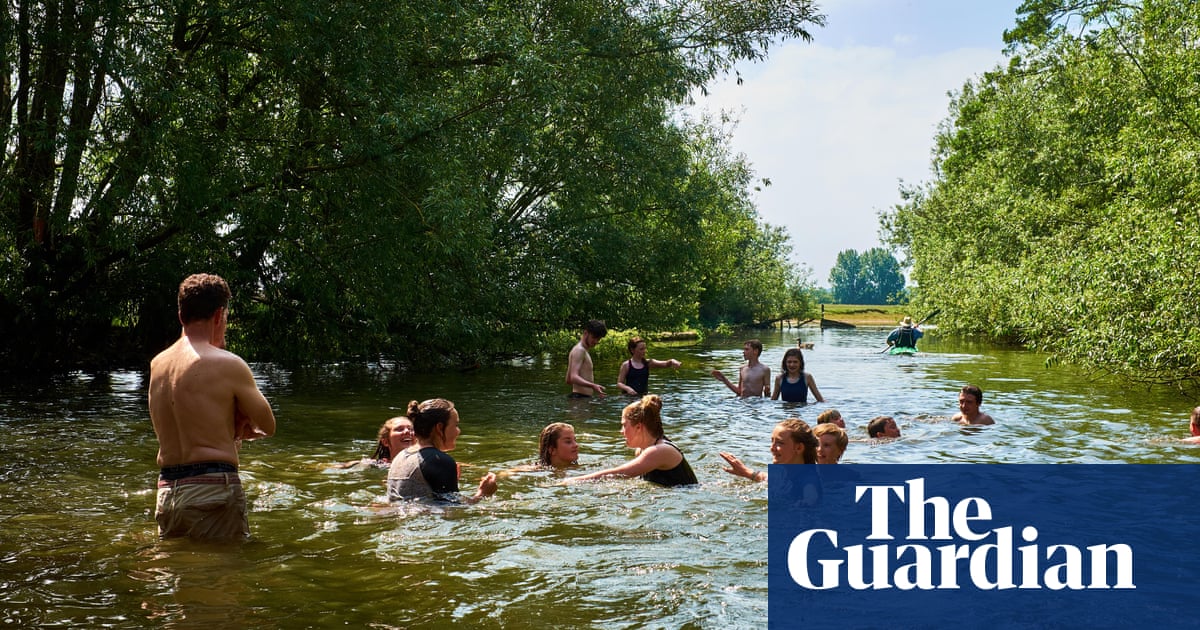 Thames at Oxford to get bathing status in effort to clean up English rivers