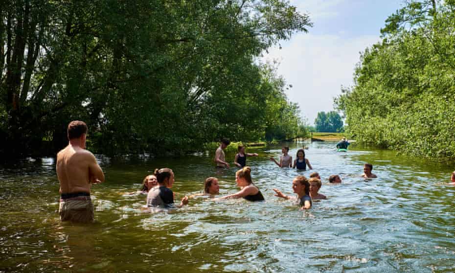 People take a dip in the Thames near Oxford