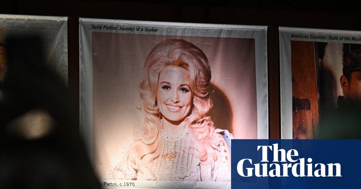 Dolly Parton fans pay tribute to late country music legend across US