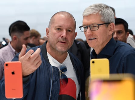 Jony Ive and Tim Cook examine new iPhones in colourful cases
