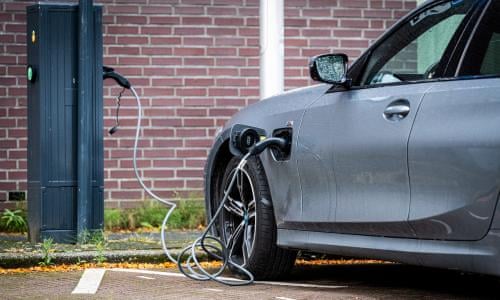 Norway: electric cars outnumber petrol for first time in 'historic milestone' | Electric, hybrid and low-emission cars | The Guardian