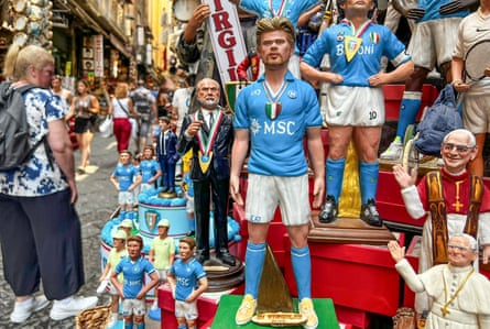 A Kevin De Bruyne figurine successful Naples.