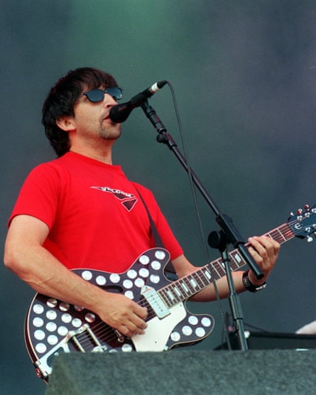 Broudie performing with the Lightning Seeds at V festival, 1998.
