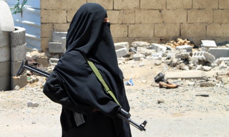A woman holds a weapon in the port city of Aden’s Dar Saad