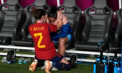 Ona Batlle comforts Lucy Bronze after the World Cup final