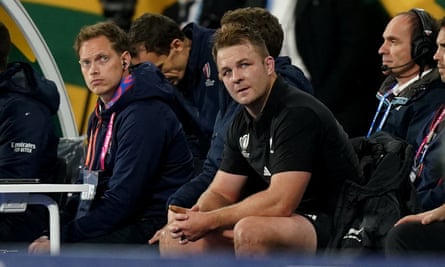 Sam Cane can only sit on the bench as his yellow card is upgraded to red and the All Blacks captain can play no further part.