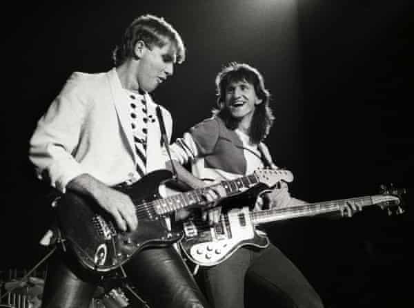 Alex Lifeson i Geddy Lee występujący w Ahoy, Rotterdam, 3 maja 1983.