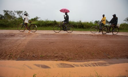 Saison des pluies dans les régions rurales de l'Ouganda.