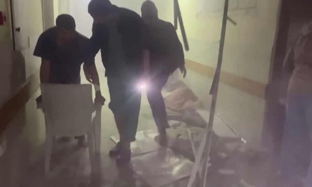 Las tropas israelíes lanzan redada en el hospital Nasser en el sur de Gaza.