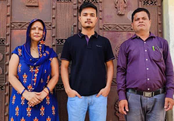 MANU CHAUHAN WITH PARENTS, VidyaGyan school, India