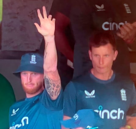 Ben Stokes menyatakan dengan Inggris 398-8 pada hari pertama Ashes di Edgbaston