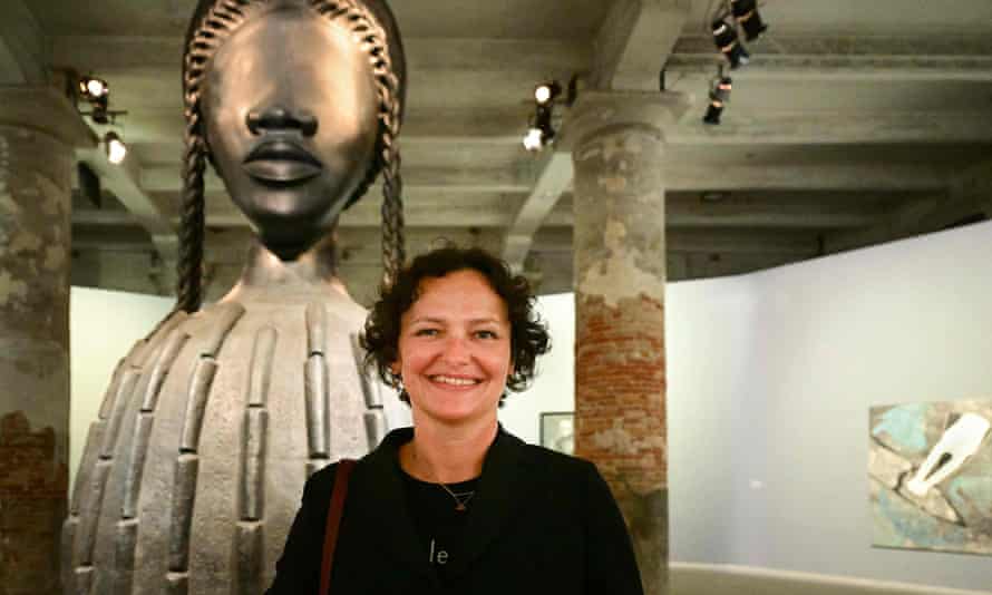Cecilia Al Yamani organizuoja Didžiąją centrinę parodą bienalėje