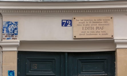 Plaque above 72 rue de Belleville, Paris, France, where it is rumoured that singer Edith Piaf was born.