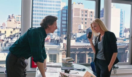 Joely Richardson as Guardian journalist Janine Gibson and Nicholas Rowe as the paper’s assistant editor, in Snowden