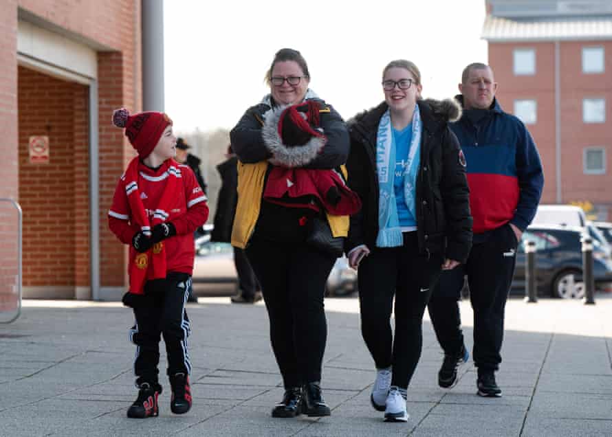 Fans arriving before the game.