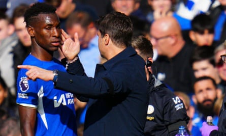 Nicolas Jackson takes on board some choice advice from Mauricio Pochettino.
